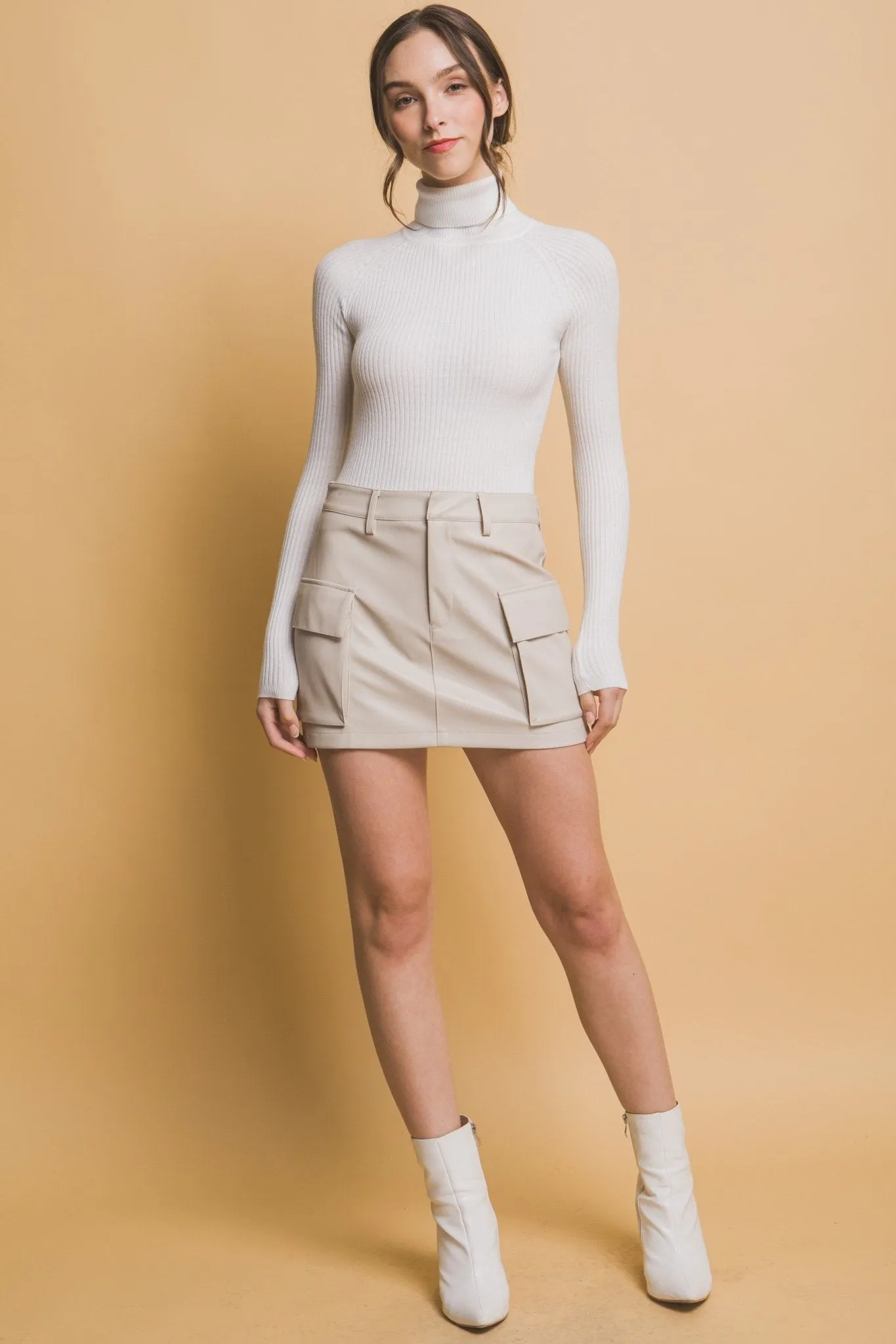 Cream Flop Pocket Solid Skirt