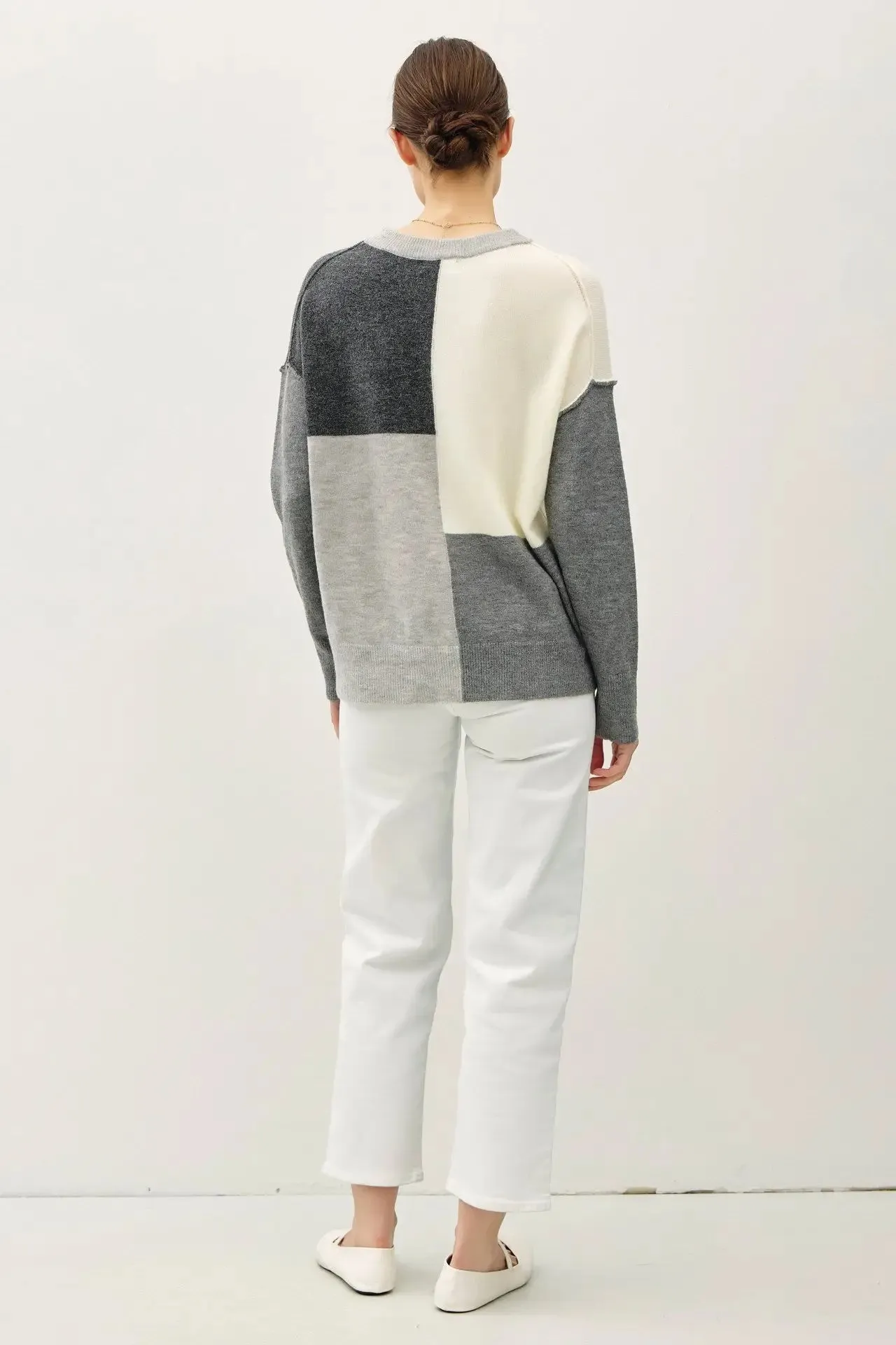 CREW NECK COLOR BLOCKED SWEATER